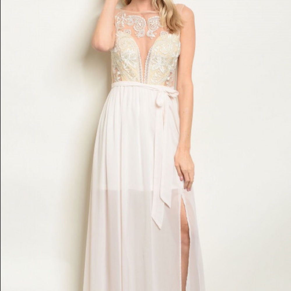 🛍 NWT Gorgeous Lace Dress